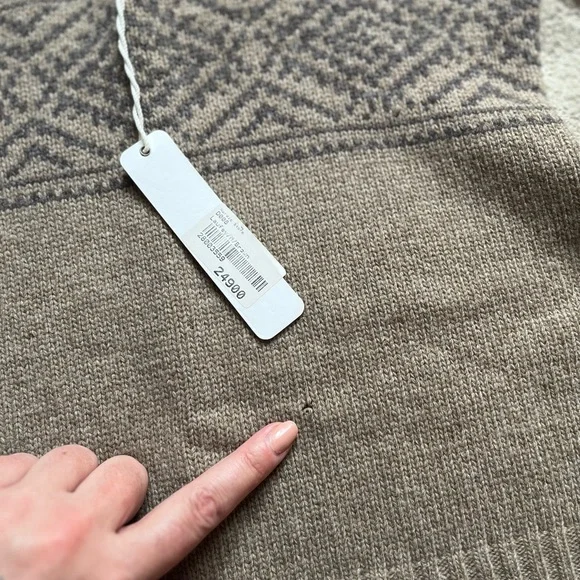 SOLD Cashmere & Wool shall collar sweater from the Nordic Store, Iceland. - Picture 5 of 5